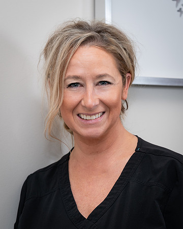 Headshot Amy Hinshaw.jpg